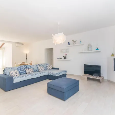 Contraruia By Interhome * Aglientu